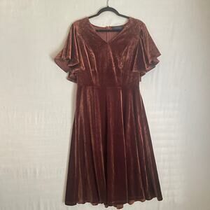 Bridesmay Rust Color Velvet Bell Sleeve Dress. Size Large. EUC.